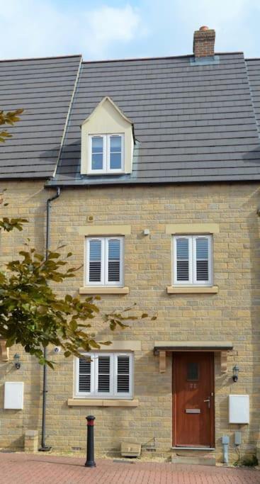 Modern Town House In Cotswolds - 3 Double Bedrooms Witney Exterior foto